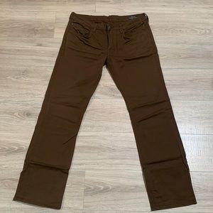 Buffalo David Bitton. Six-x slim straight. Size 34 x 34. Color Brown